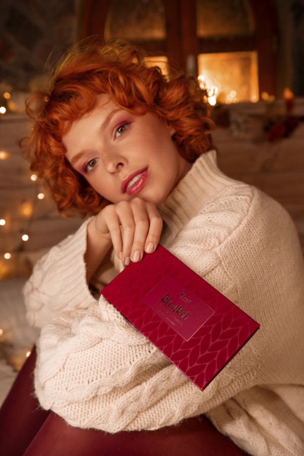 Stars from the stars BLANKET paleta cieni Burgundy Bliss, 10 g