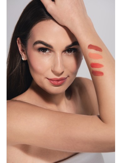 Stars from the stars Flowy lip veil nabłyszczający balsam do ust 03 Sheer Coral, 2g