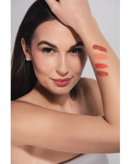 Stars from the stars Flowy lip veil nabłyszczający balsam do ust 03 Sheer Coral, 2g